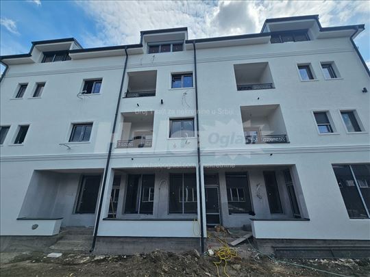Borča novogradnja ,završena zgrada , top lokacija