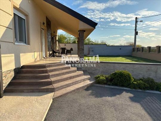 Ekskluzivna kuća Pr+Ptk, 298m2 na 8 ari, uknjižena