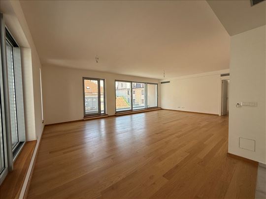 Izuzetan NOV stan 148 m² u srcu Vračara