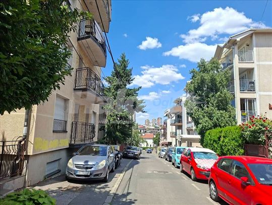 Lekino brdo, Tikveška ulica, jednoiposoban stan