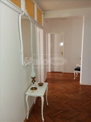 Prostran stan od 105m2 u centru grada 