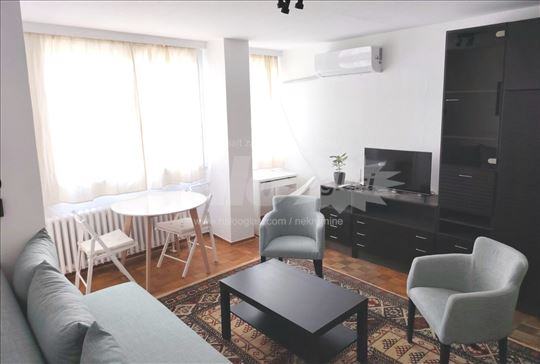 Renoviran 1.0 stan, moderni aparati i kuhinja