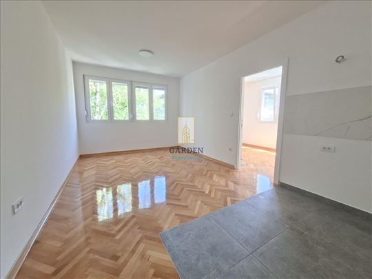 Renoviran dvoiposoban stan nova okretnica
