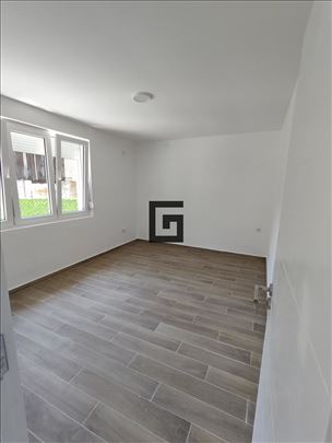 Severni Bulevar, renoviran 2.5 stan ID#2433