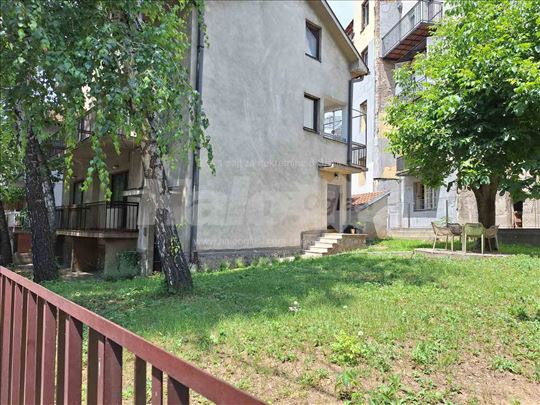 Trosoban stan za izdavanje, Đorđa Vajferta, 79m² 