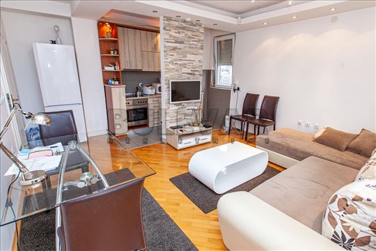 Izdaje se LUX dvoiposoban stan, 65m2,IV sprat kod