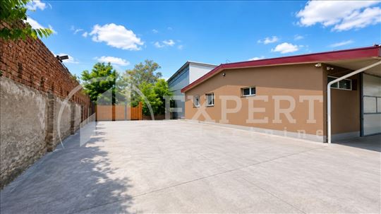 Izdaje se poslovni prostor od 750m sa šleperskim p