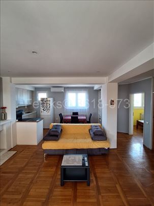 Izdavanje 2.5 stana, Vračar, Hram