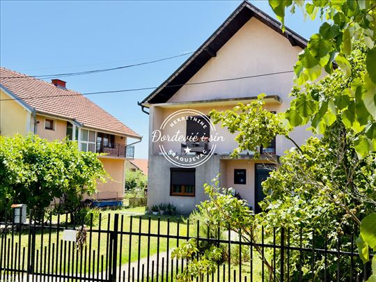 Šumarice Kuća 240m2 Plac 4.80 ari