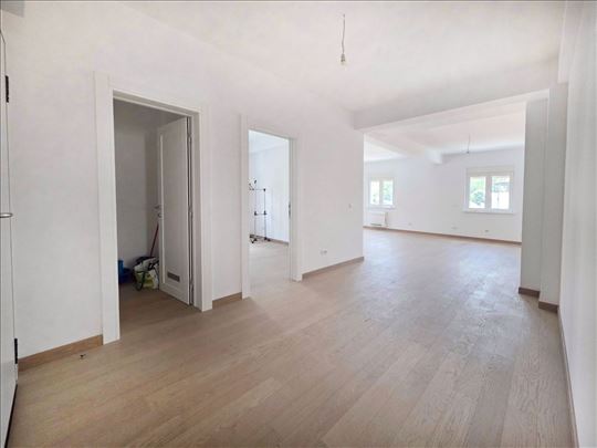 4.0, 105 m2+25 m2 terasa, neuseljavan, garaža