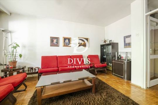 4.0 stan na Novom Beogradu u Bloku 19A, 98m2