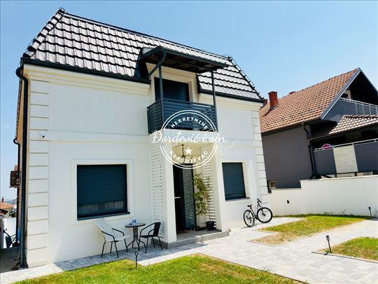 Denino Brdo Aerodrom Kuća 252m2 Plac 4.14a 