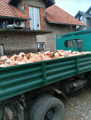 Drva za ogrev isecena i iscepana