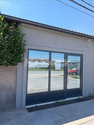 Izdaje se lokal - Crvene Armije 330 (glavna ulica)