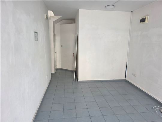Izdaje se poslovni prostor,20+50m2