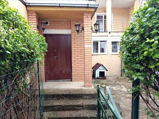 Petlovo brdo, 68m2 + dvorište 50m2