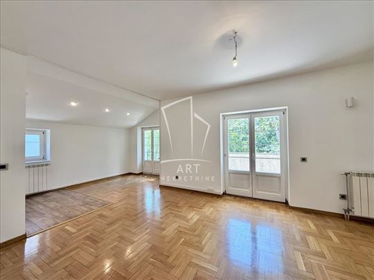 Reprezentativna vila na Voždovcu, 506 m² mereno ID