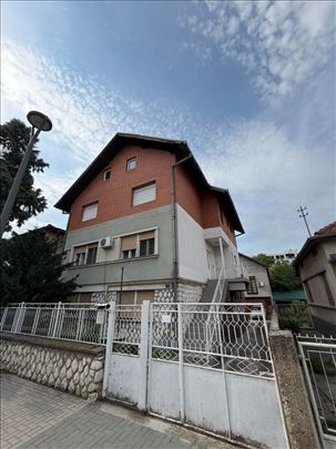 Adamovićevo Naselje! Spratna porodična kuća!