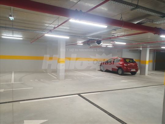 Garaža Palata Vizantija/ Centar