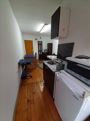 Izdaje se garsonjera kod Pravnog fakulteta, 25m2