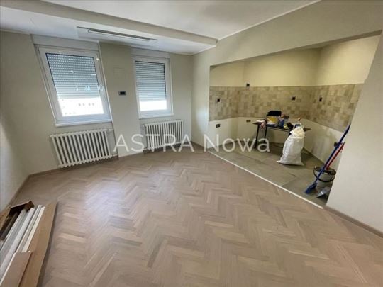 Izdaje se trosoban stan u yu-biznis centru