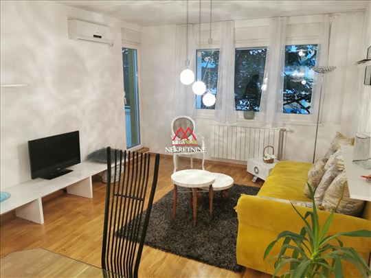 Jednoiposoban stan - 54m2 - Centar