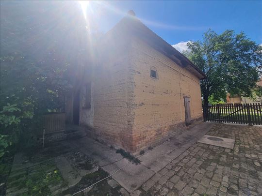 Kuća na prodaju, Orom