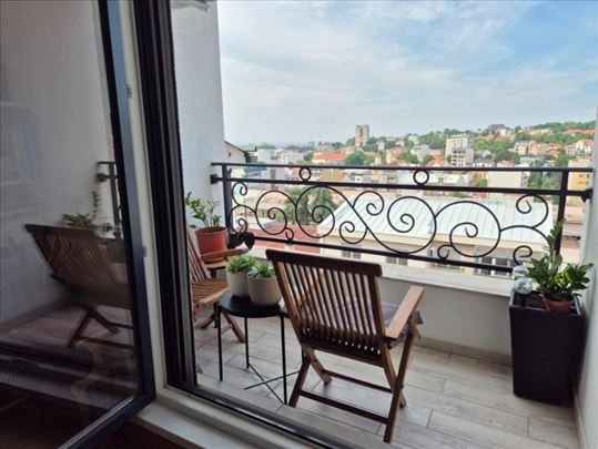 LUX, uknjižen, novija gradnja