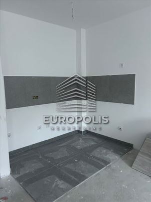Novogradnja - komforan i svetao stan, 2.5, sa gara
