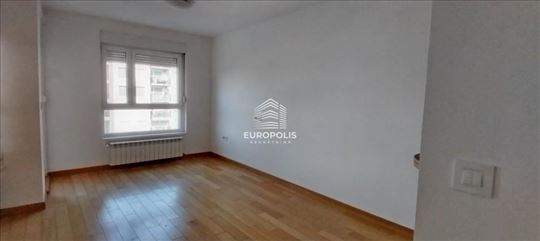 Odličan adaptibilan 1.0 stan u Zemunskim kapijama 