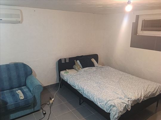 Uknjižen jednosoban stan u Zemun Polju