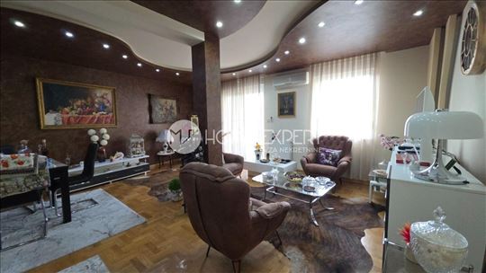 Trosoban lux stan 75m2 na Grbavici