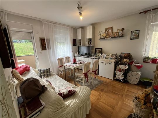 Uknjižen, 1.5, 34m2