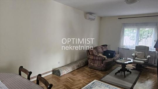 Batajnica, kuća od 176m2, plac 5 ari ID#3561