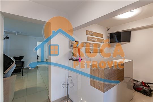 Izdaje se poslovni prostor 125m2 u širem centru gr