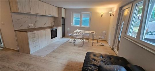 Izdaje se renoviran stan 37 m² – Ratka Mitrovića I