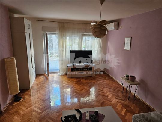 Izdajem stan od 40m2 u Kumodraskoj ulici