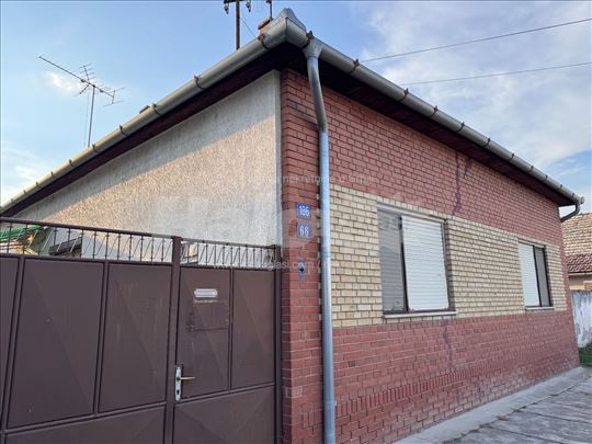 Kuća 141m² sa velikim placem i pomoćnim objektima 