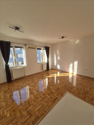 Odlična garsonjera na kružnom toku PatrijarhaPavla
