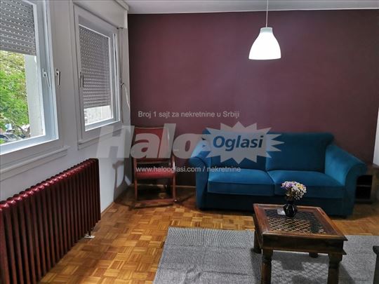 ZEMUN blizu reke - funkcionalan stan u mirnom kraj