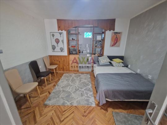 Apatin. Prodaje se prizemna kuća u Apatinu površin