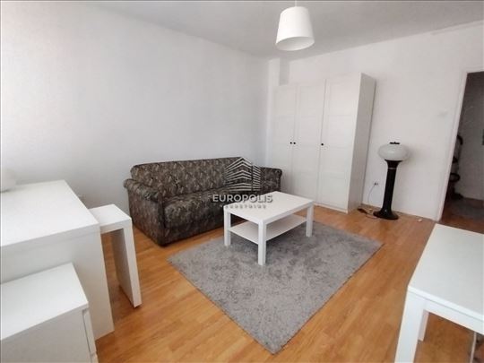 Fontana 1,5 uknjižen, useljiv, namešten