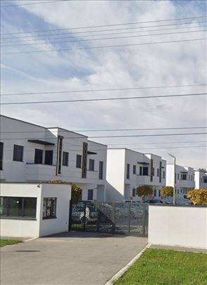 Kuća u nizu- dvorište- parking -kondominium