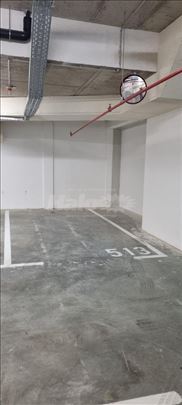 Voždove kapije, Parking mesto