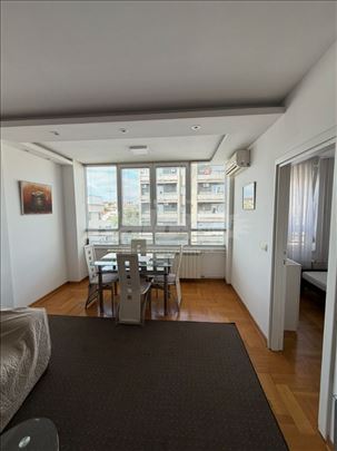 Crveni krst lep, renoviran funkcionalan 1.5s