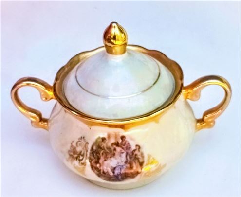 Stara porcelanska posuda za šećer.