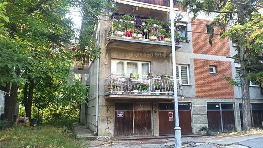 Trosoban stan 83m2, Kanarevo Brdo, Rakovica