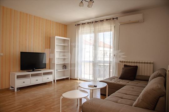 Uknjižen 3.0 stan 65m2, Krnjača GEMAX