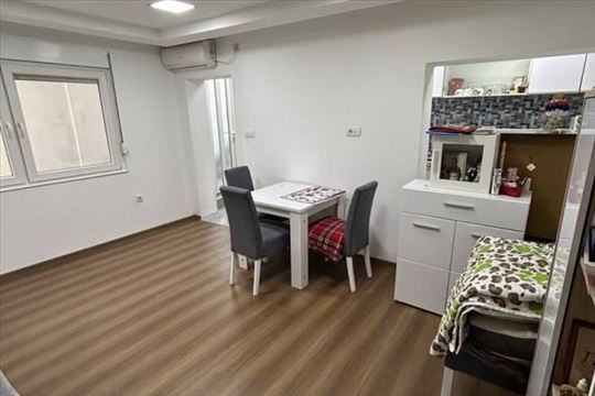 1.0 stan u ulici Dragoslava Srejovića na Karaburmi