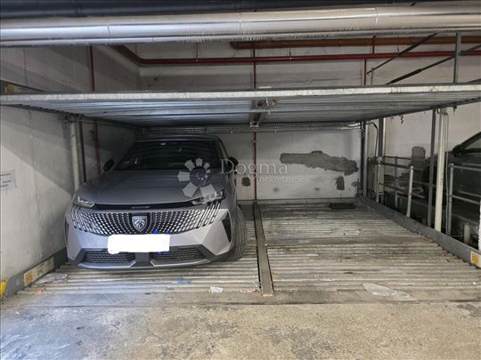 Cara Dušana, parking mesto u garaži, 13 m2